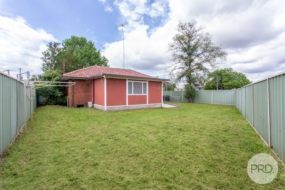 4 Railway Row EMU PLAINS 15