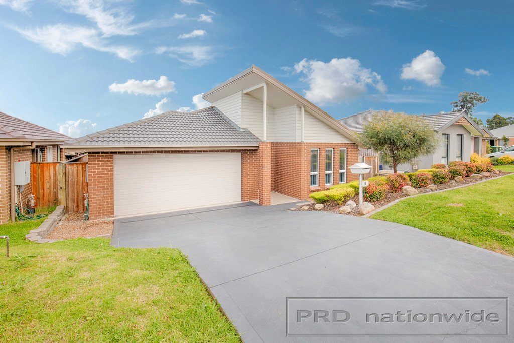 4 Redgum Circuit ABERGLASSLYN 2