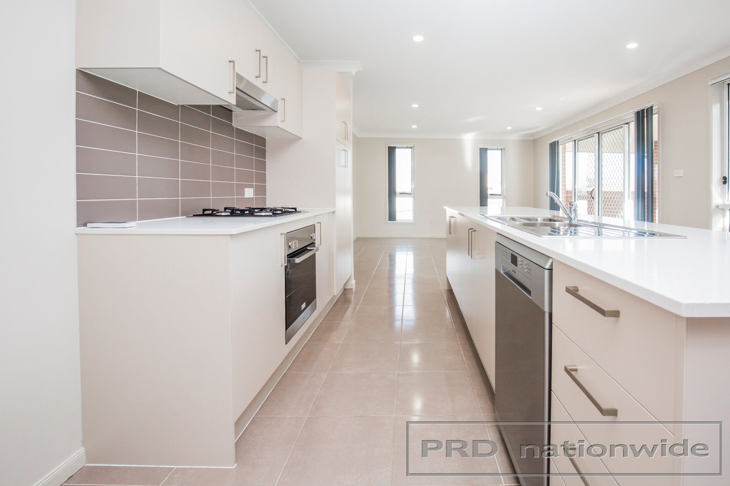 4 Redgum Circuit ABERGLASSLYN 5