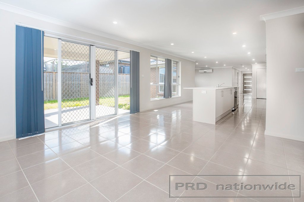 4 Redgum Circuit ABERGLASSLYN 8