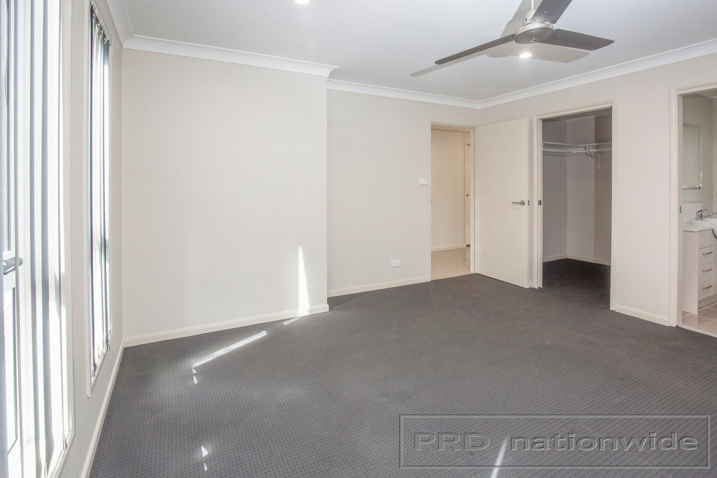 4 Redgum Circuit ABERGLASSLYN 9