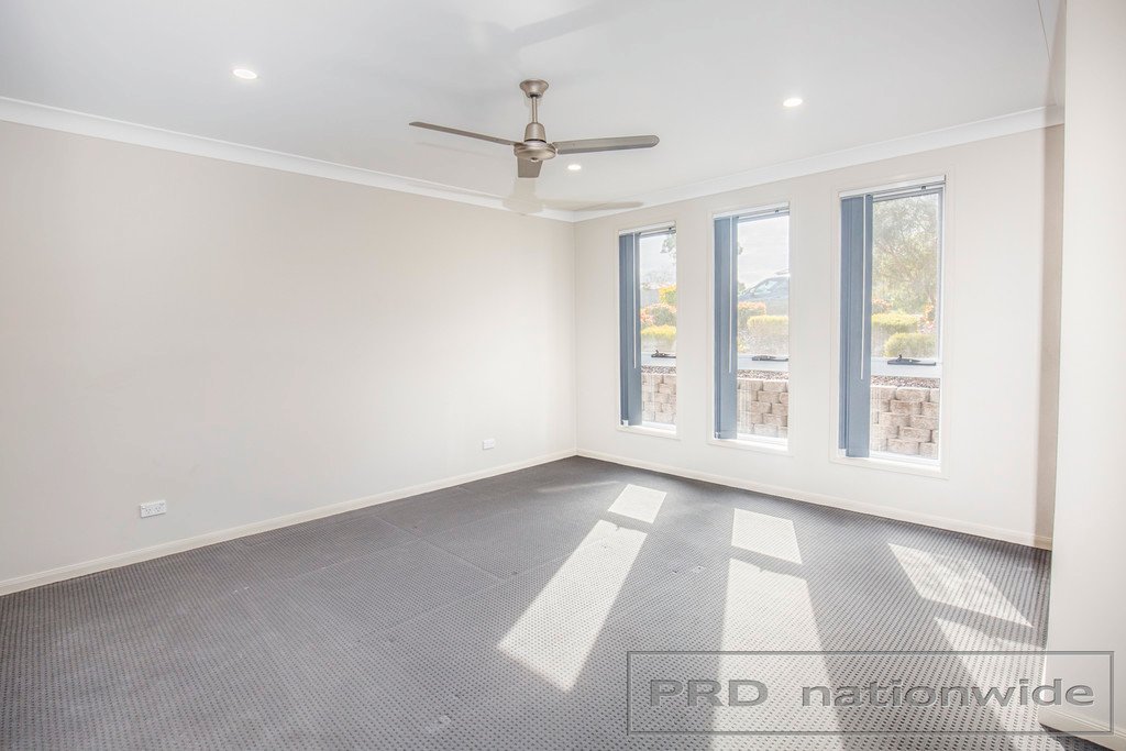 4 Redgum Circuit ABERGLASSLYN 11