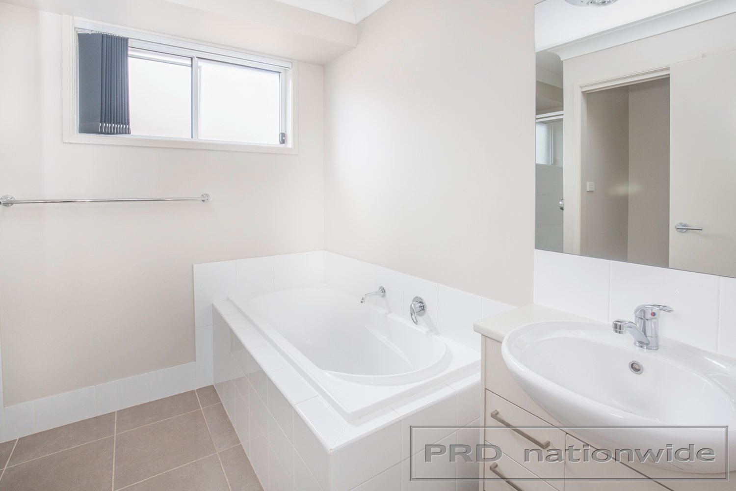 4 Redgum Circuit ABERGLASSLYN 13