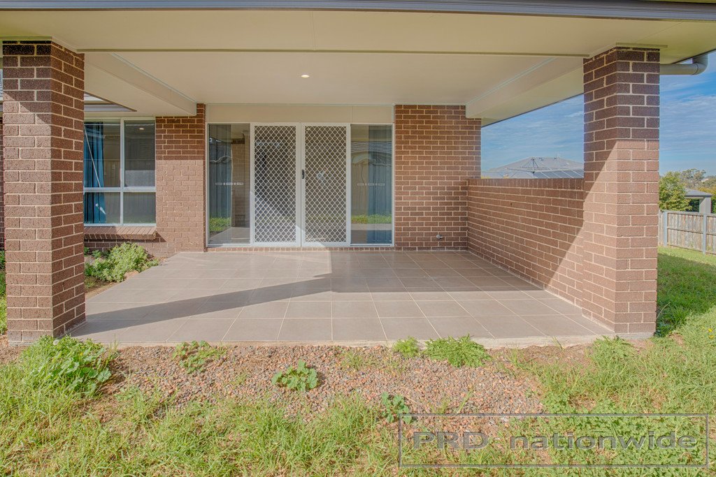 4 Redgum Circuit ABERGLASSLYN 14