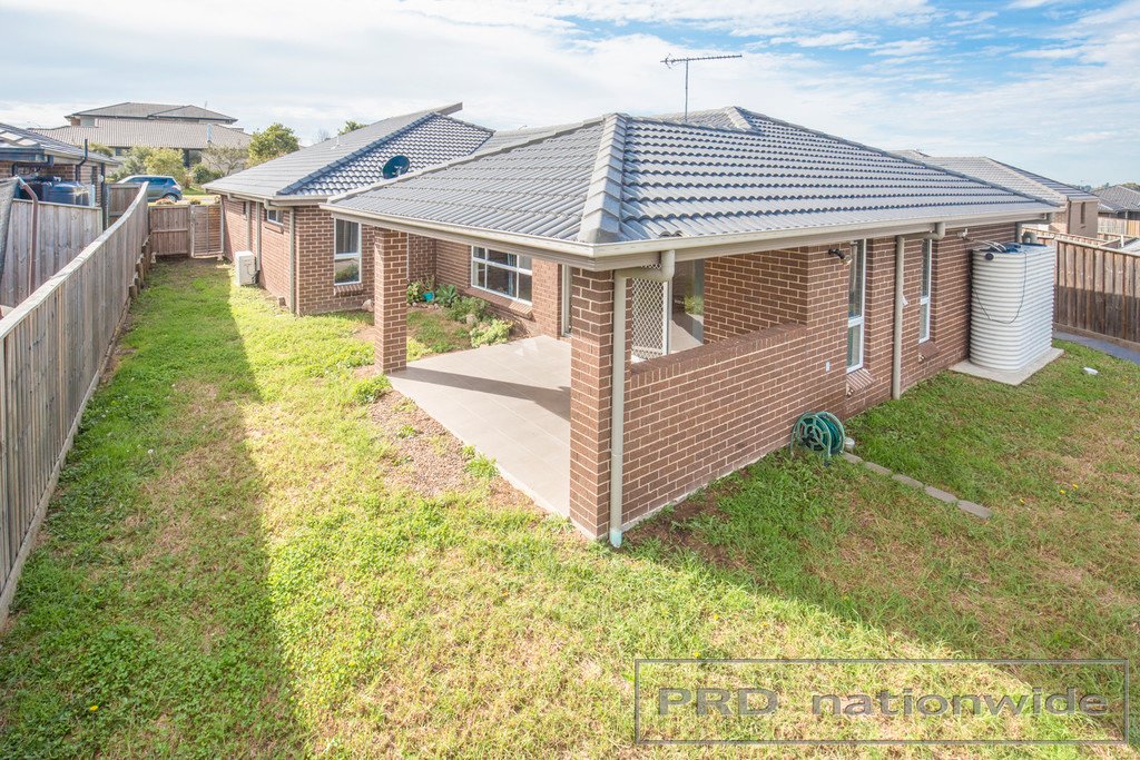 4 Redgum Circuit ABERGLASSLYN 16