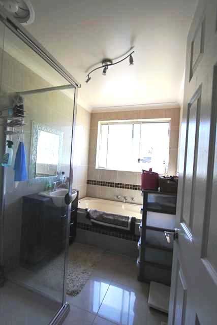 4 Redwood Court MOUNT HELEN 5