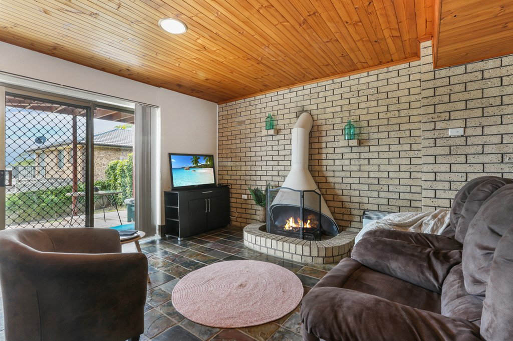 4 Reeves Way DAPTO 6