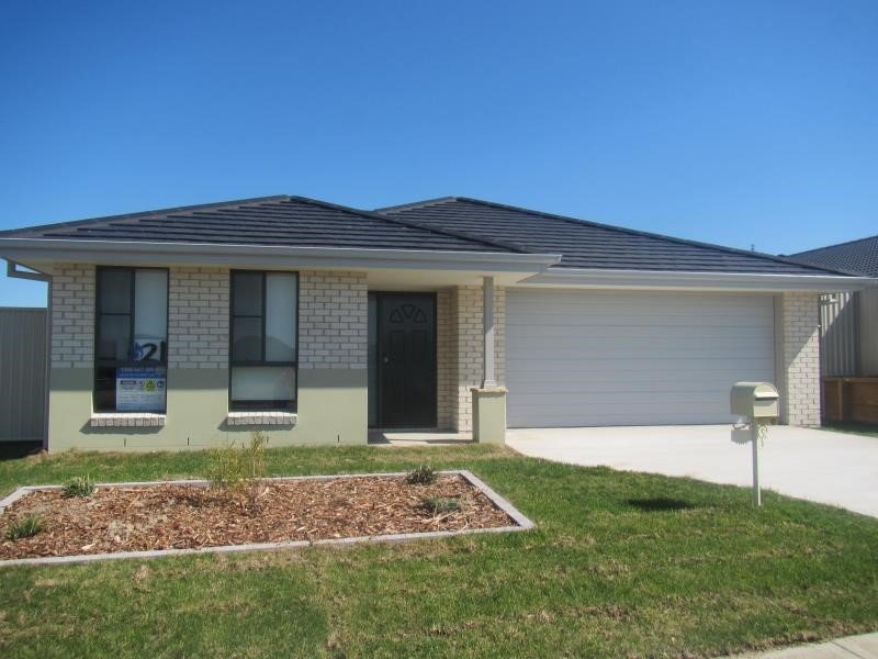 4 Reginald Drive KOOTINGAL 1