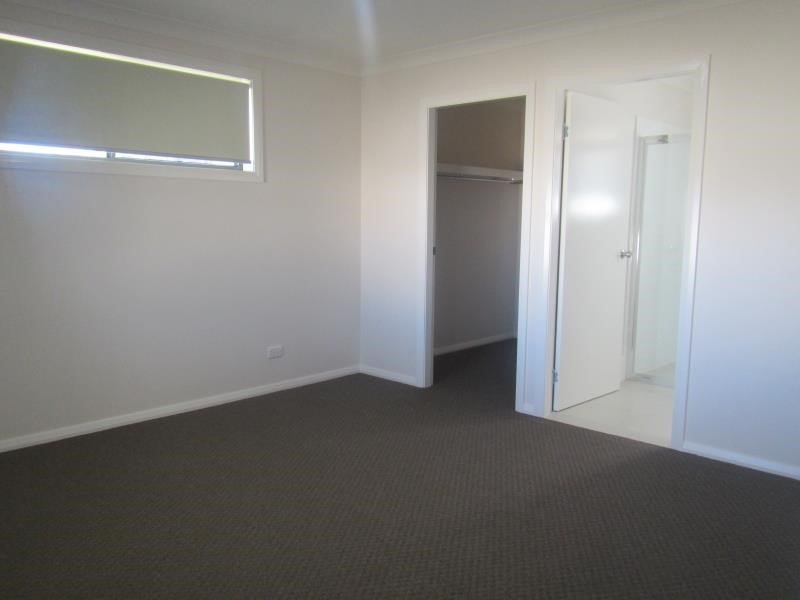 4 Reginald Drive KOOTINGAL 2