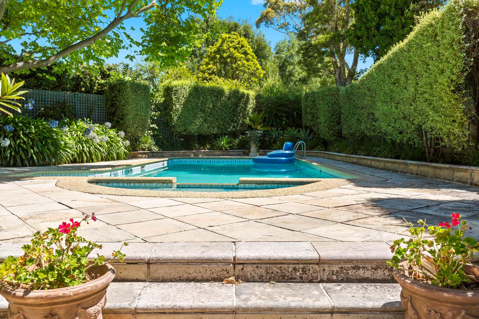 Real Estate and Property in 4 Richard Court, Mount Eliza, VIC