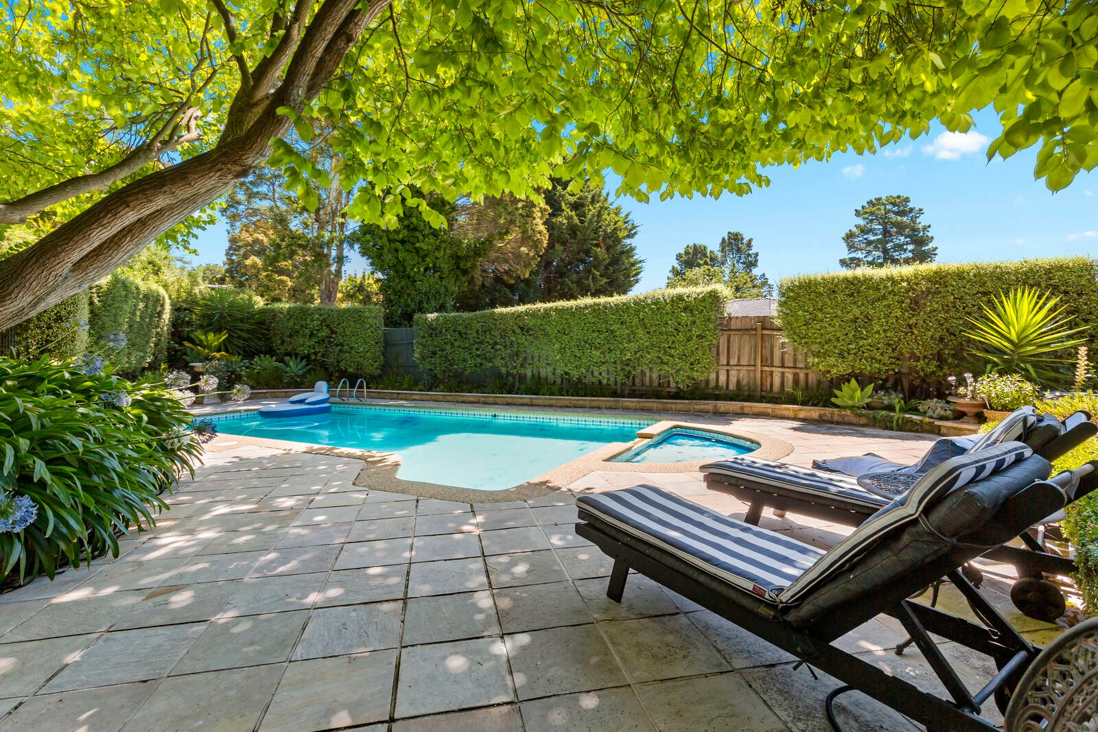 Real Estate and Property in 4 Richard Court, Mount Eliza, VIC