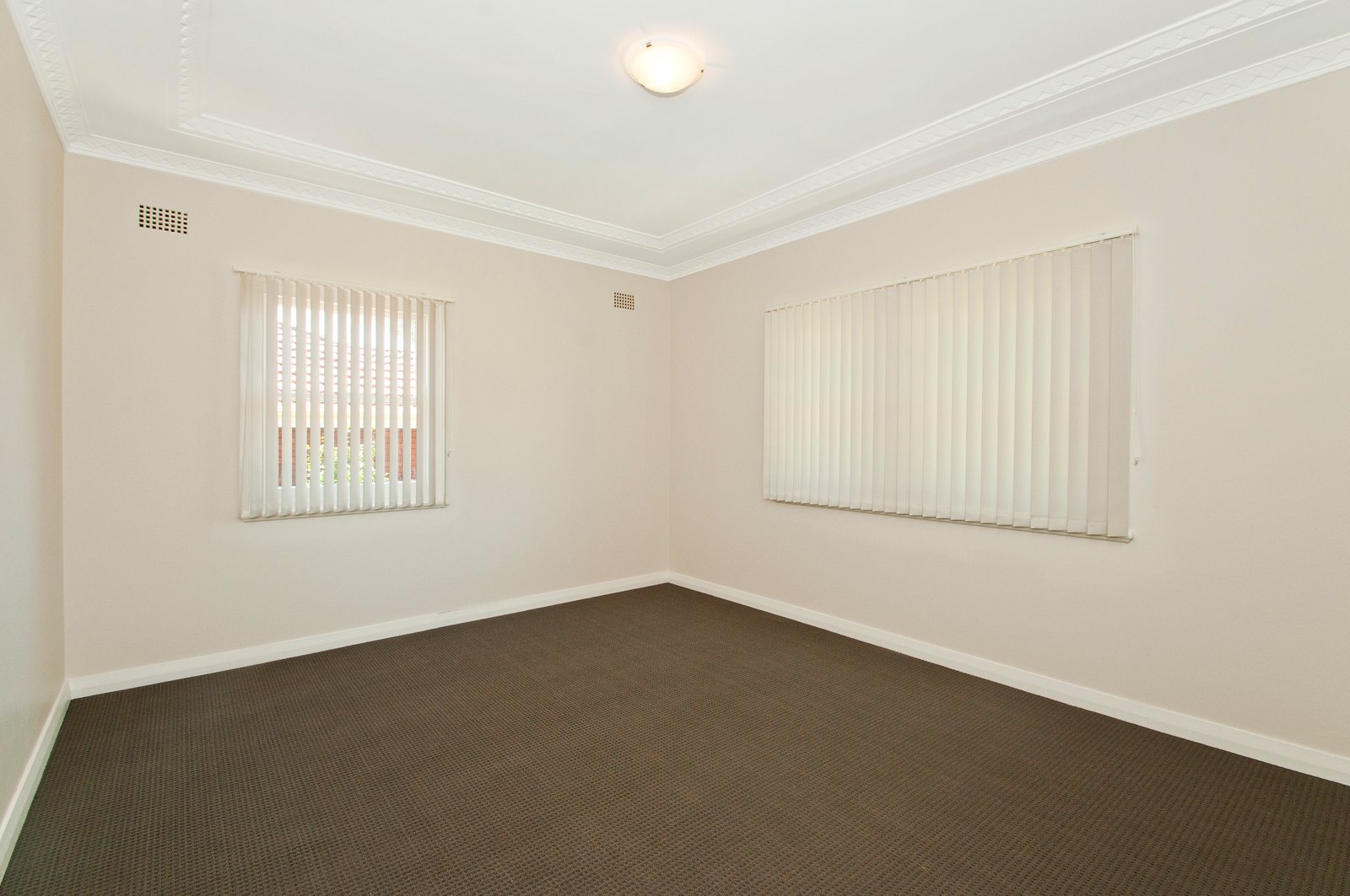 4 Robertson Street PORT KEMBLA 6