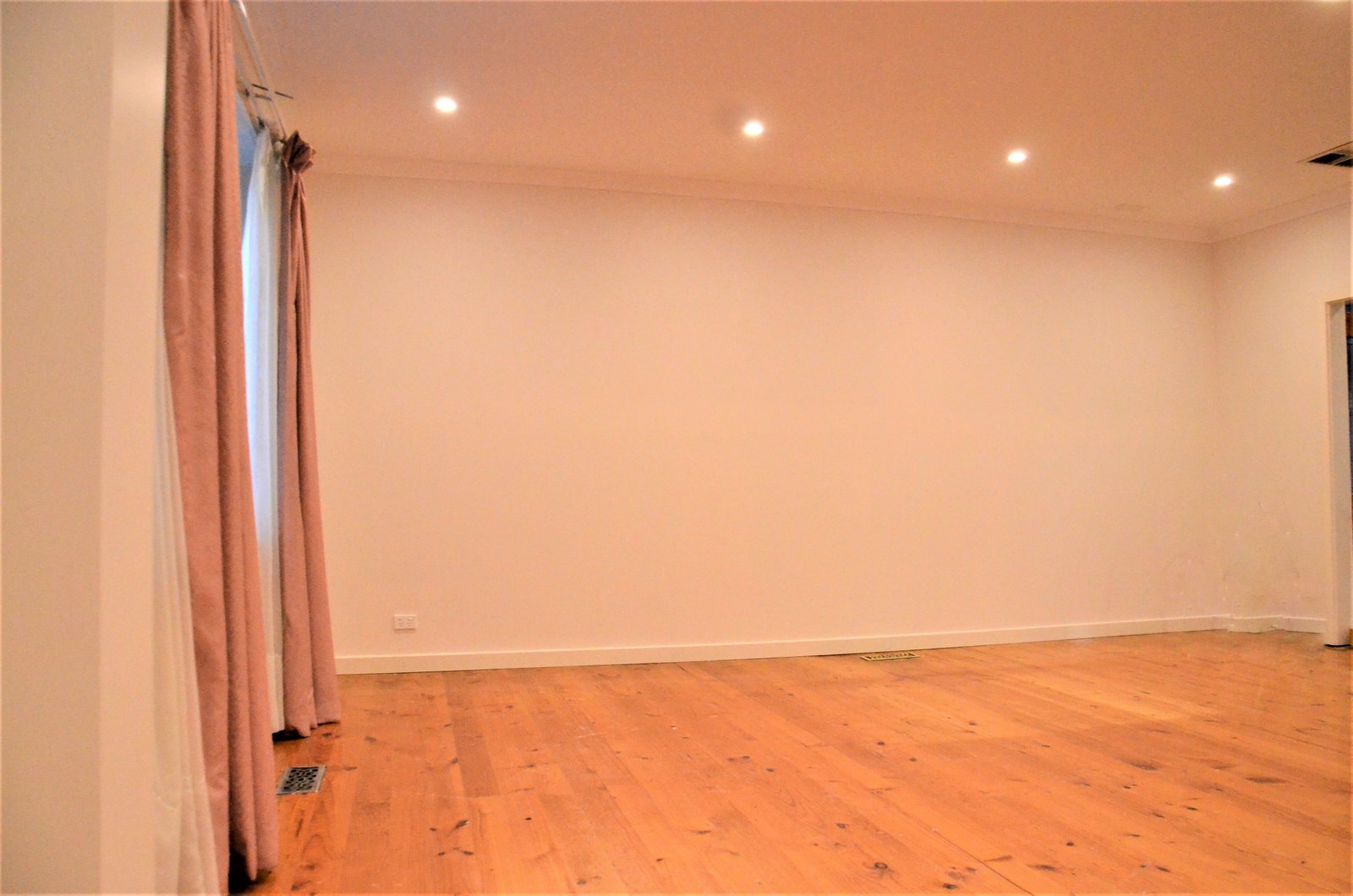 Gallery: 4 Robinlee Avenue