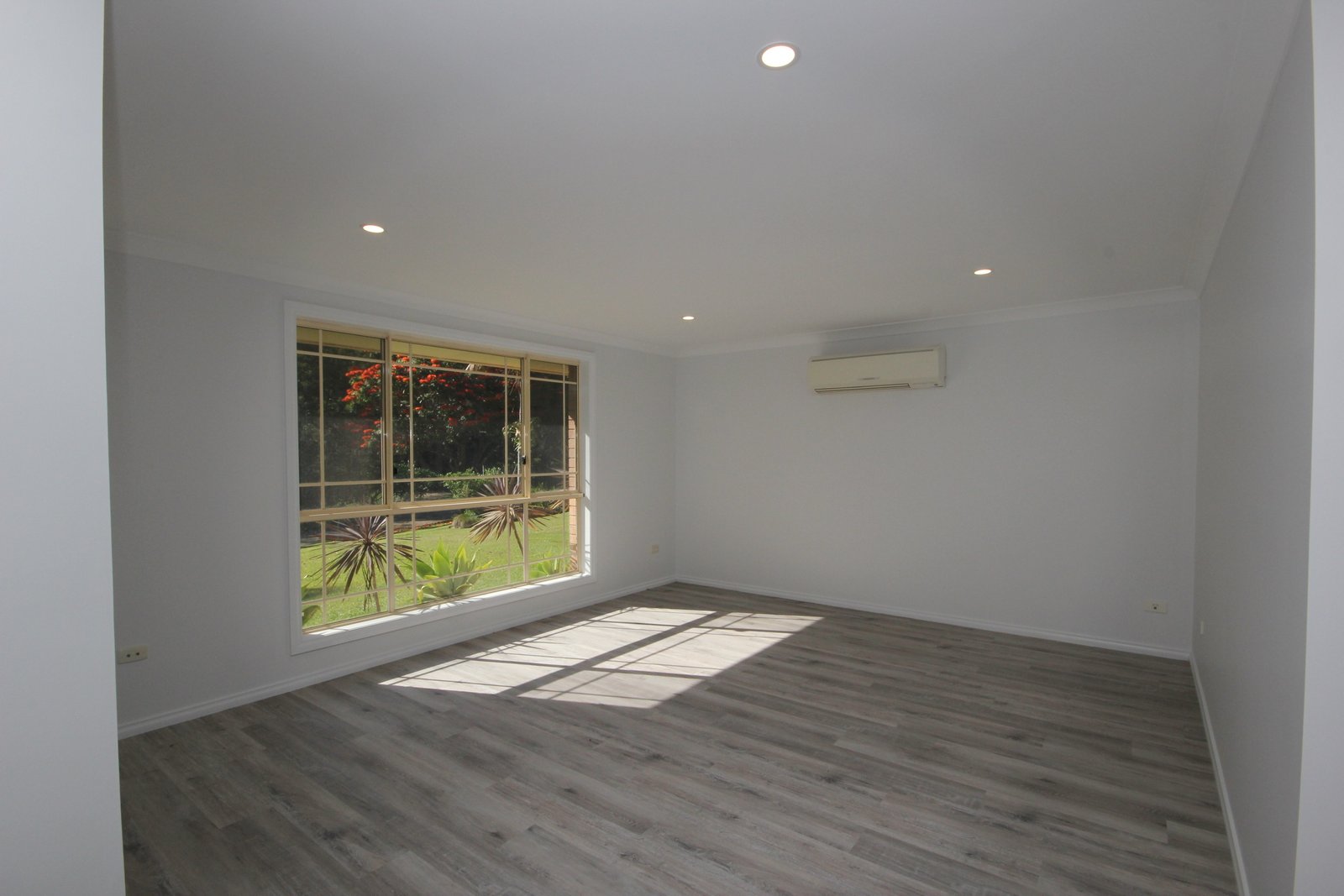 4 Rosewood Court LAKEWOOD 2