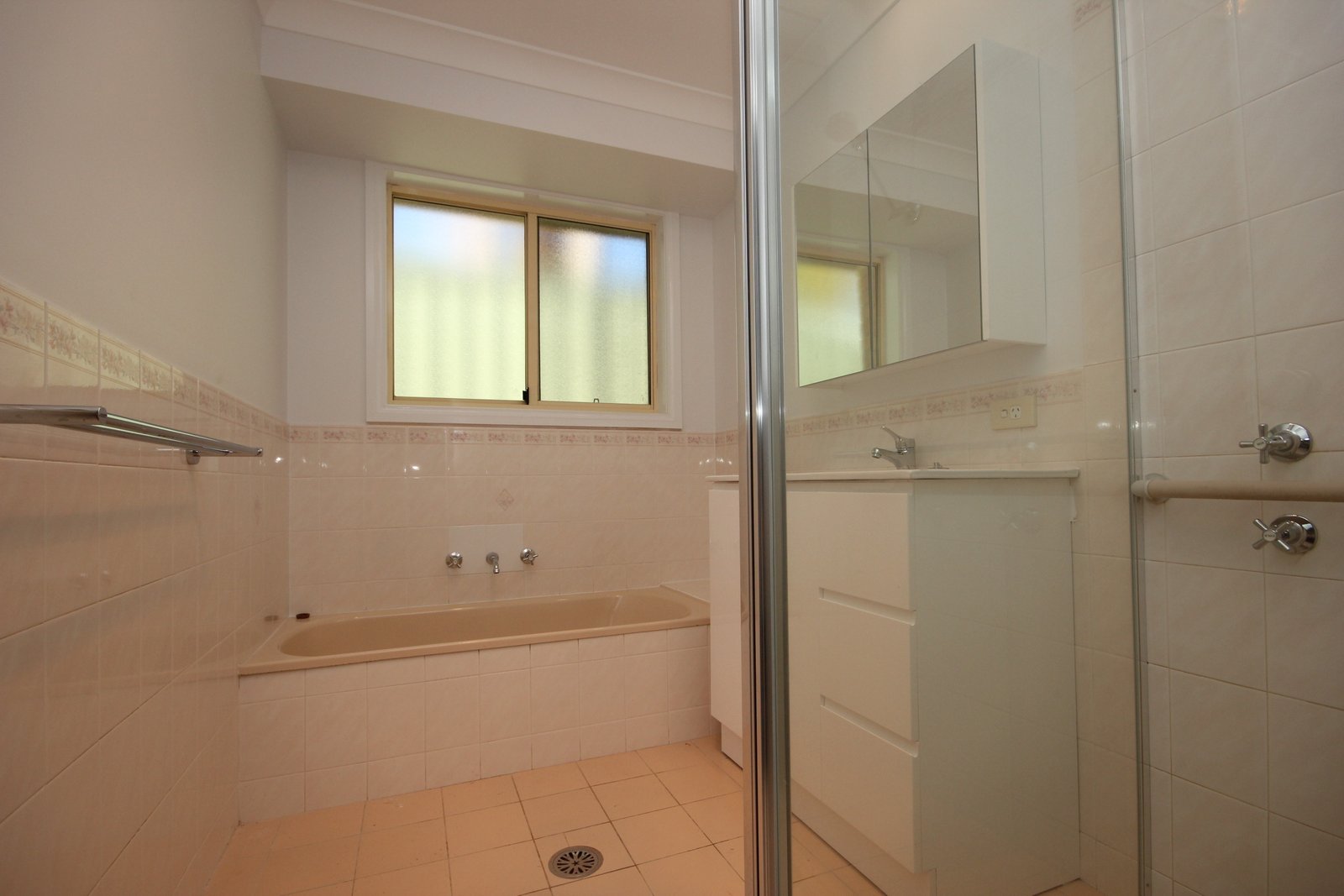 4 Rosewood Court LAKEWOOD 8