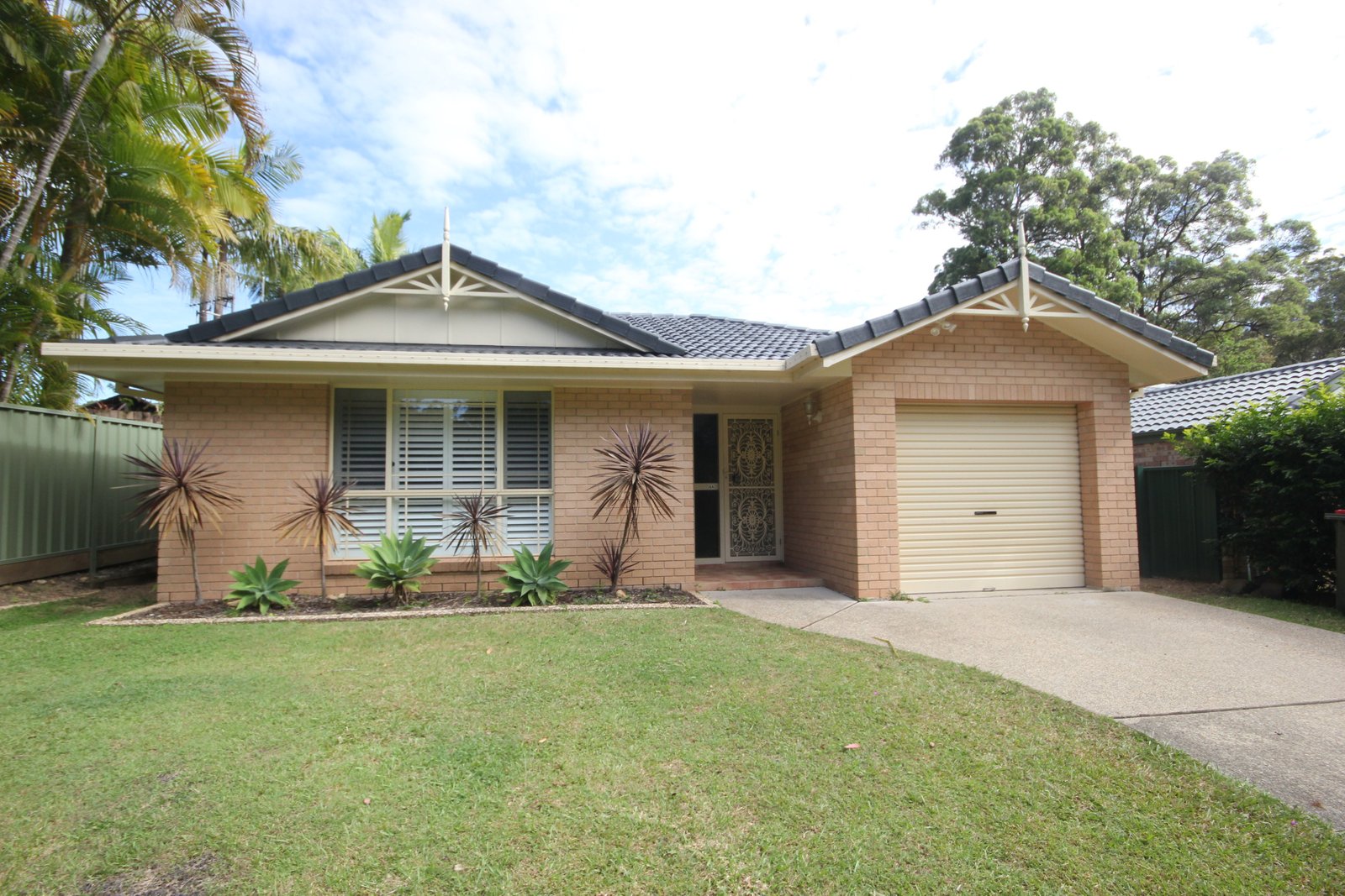 4 Rosewood Court LAKEWOOD 1