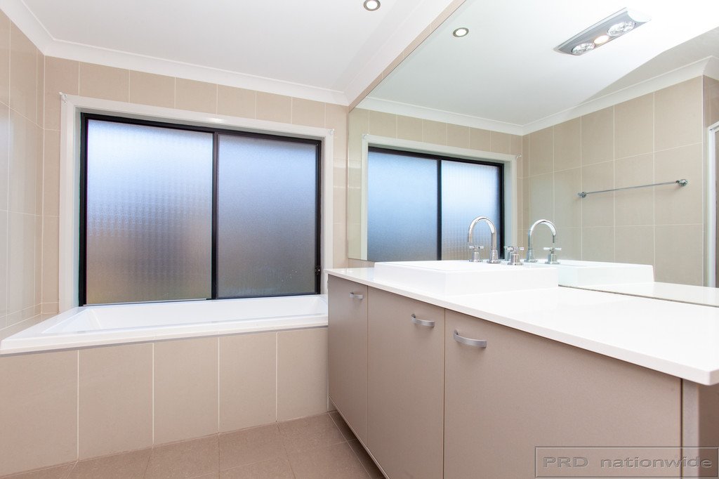 4 Rosin Place BOLWARRA HEIGHTS 11