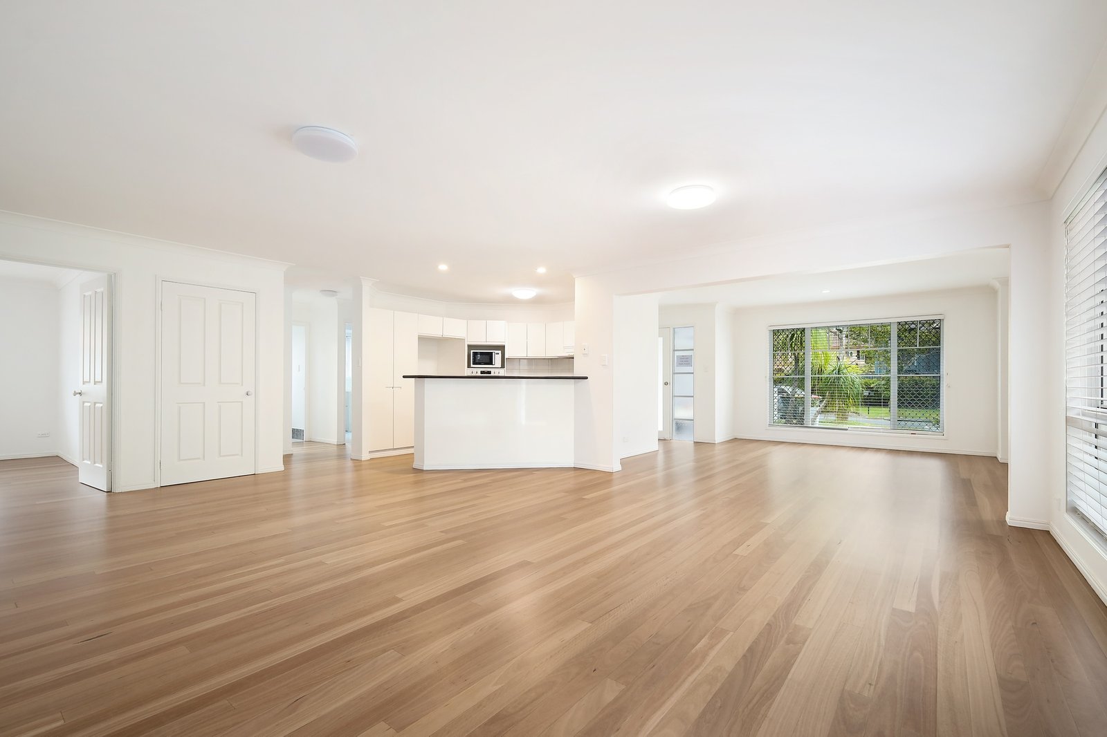 4 Royal Court ASHMORE 3