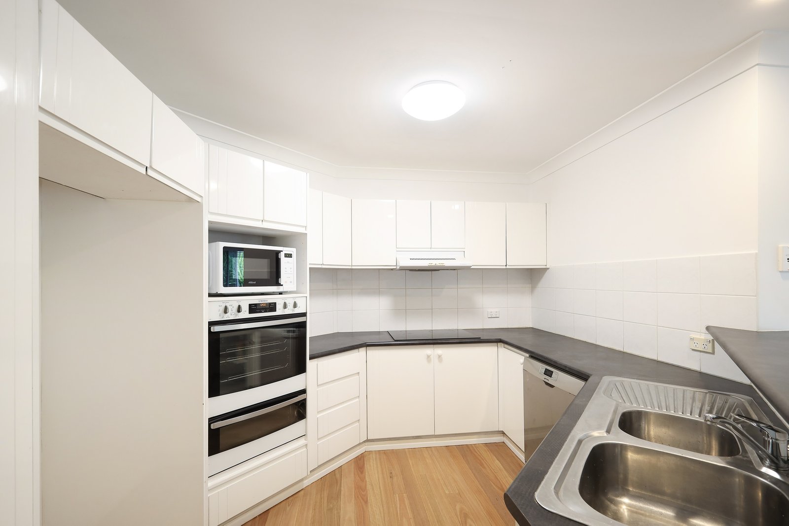 4 Royal Court ASHMORE 5