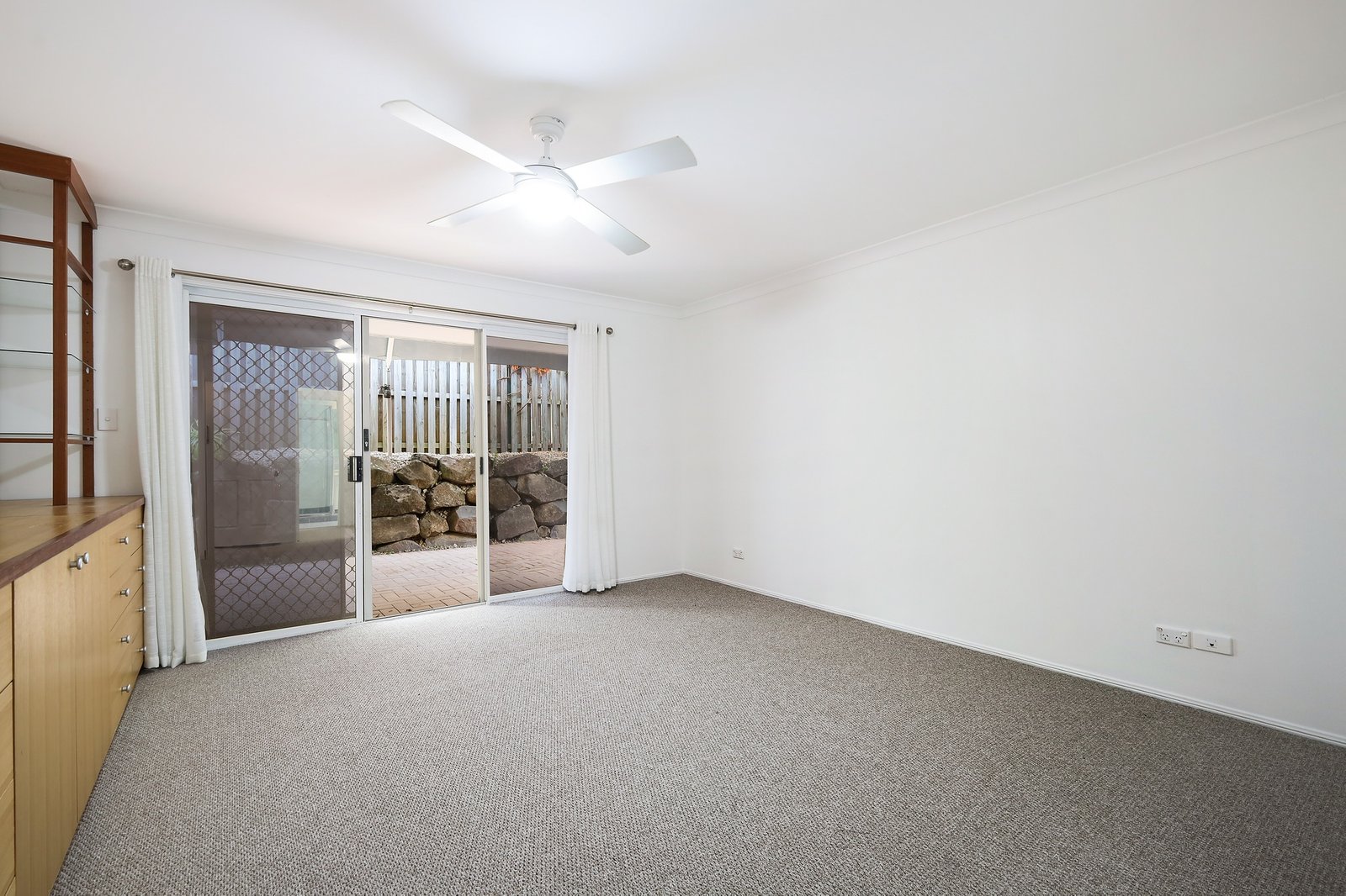 4 Royal Court ASHMORE 6