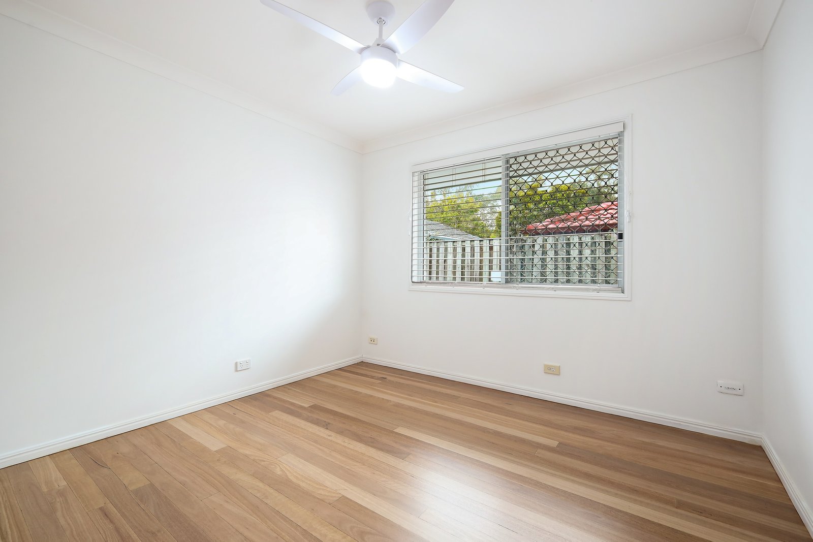 4 Royal Court ASHMORE 9