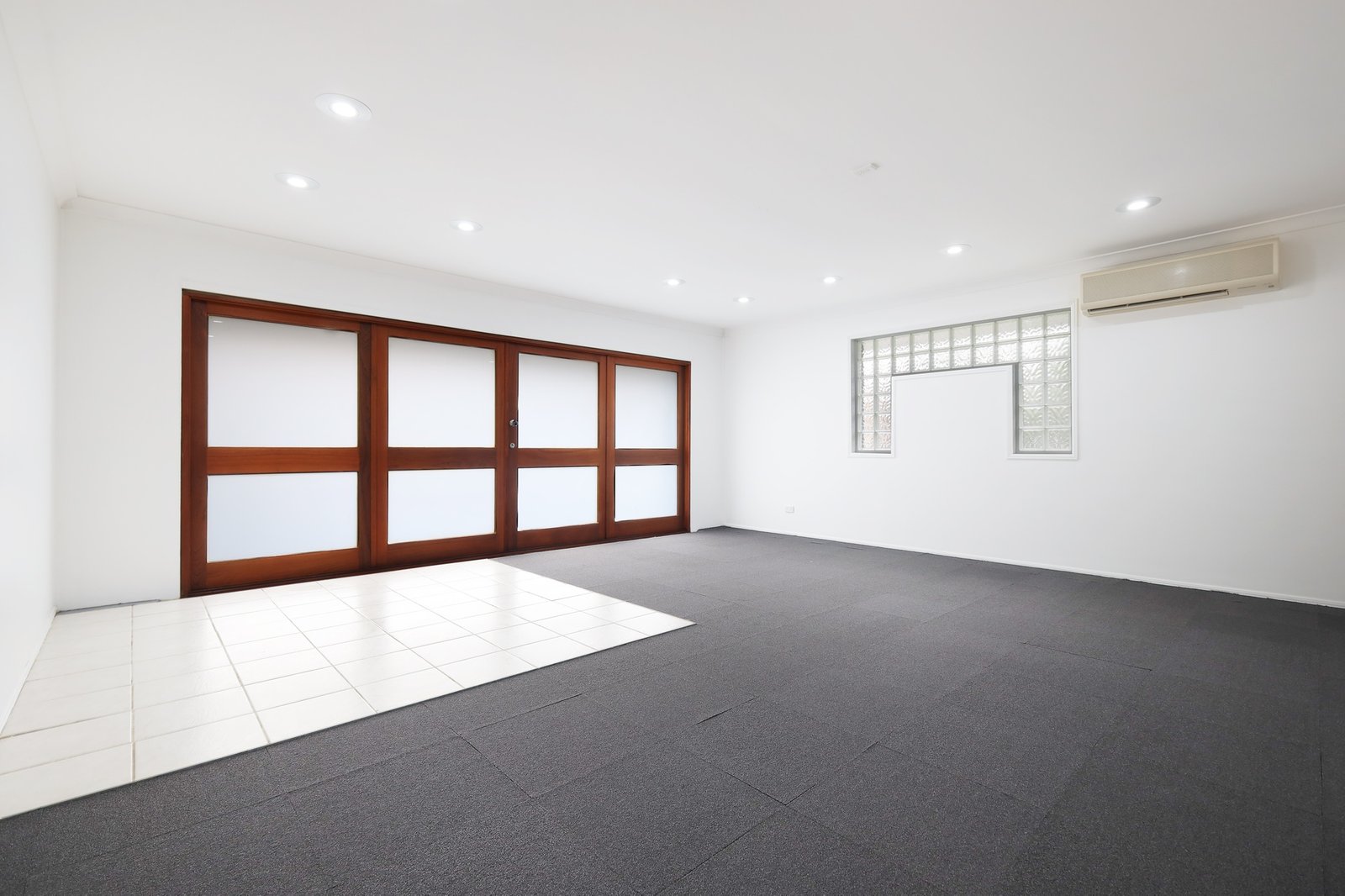 4 Royal Court ASHMORE 11