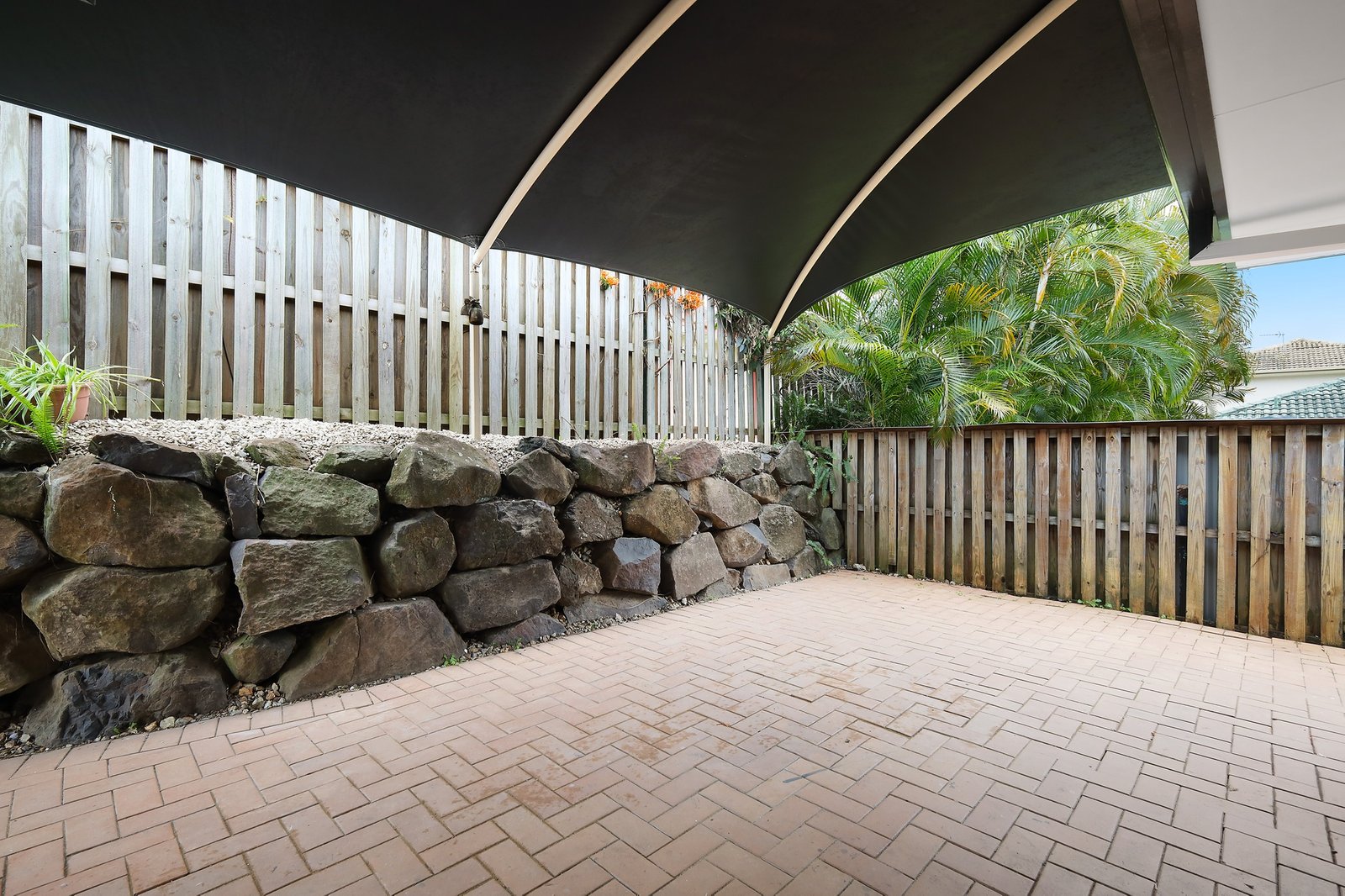 4 Royal Court ASHMORE 12