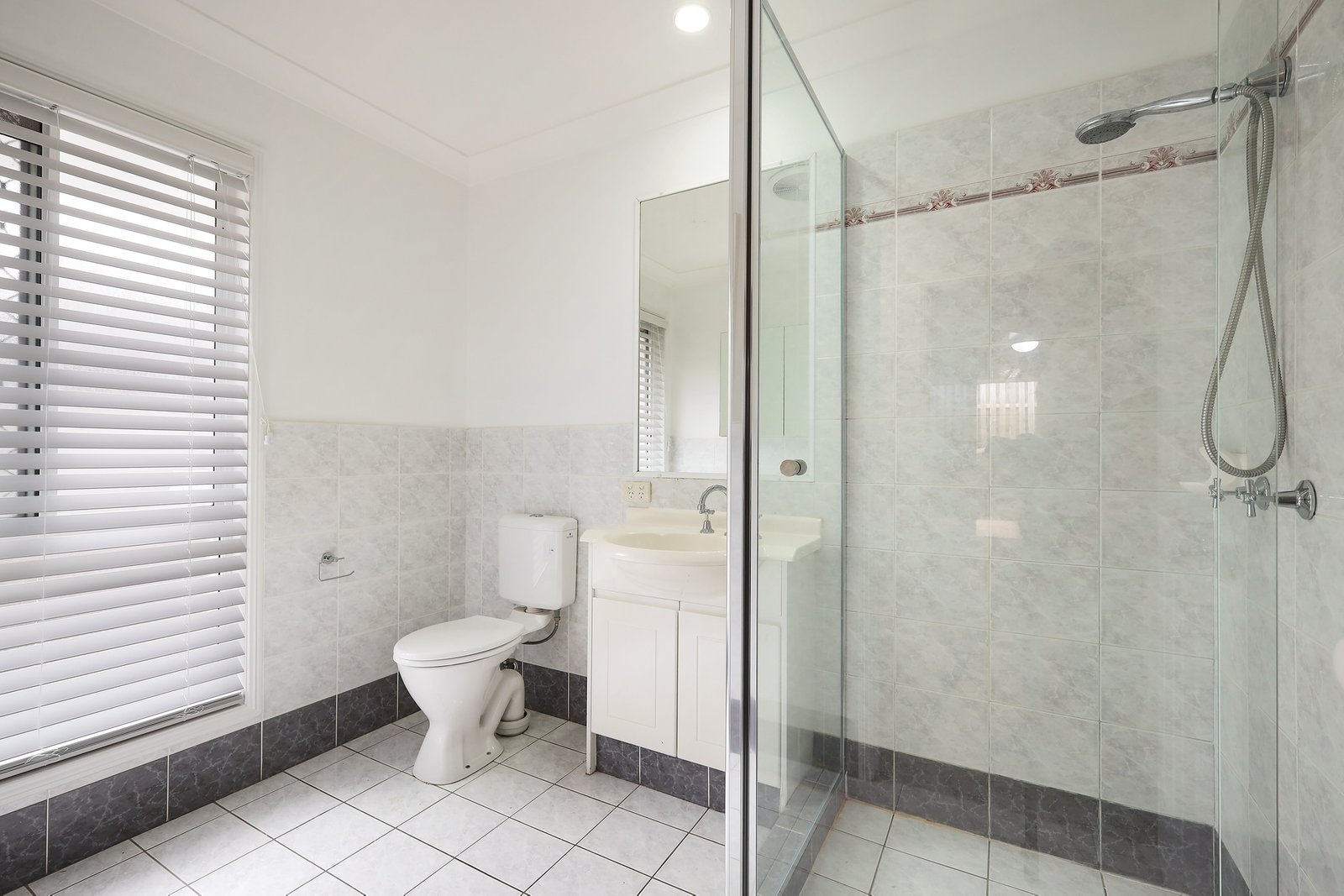 4 Royal Court ASHMORE 7