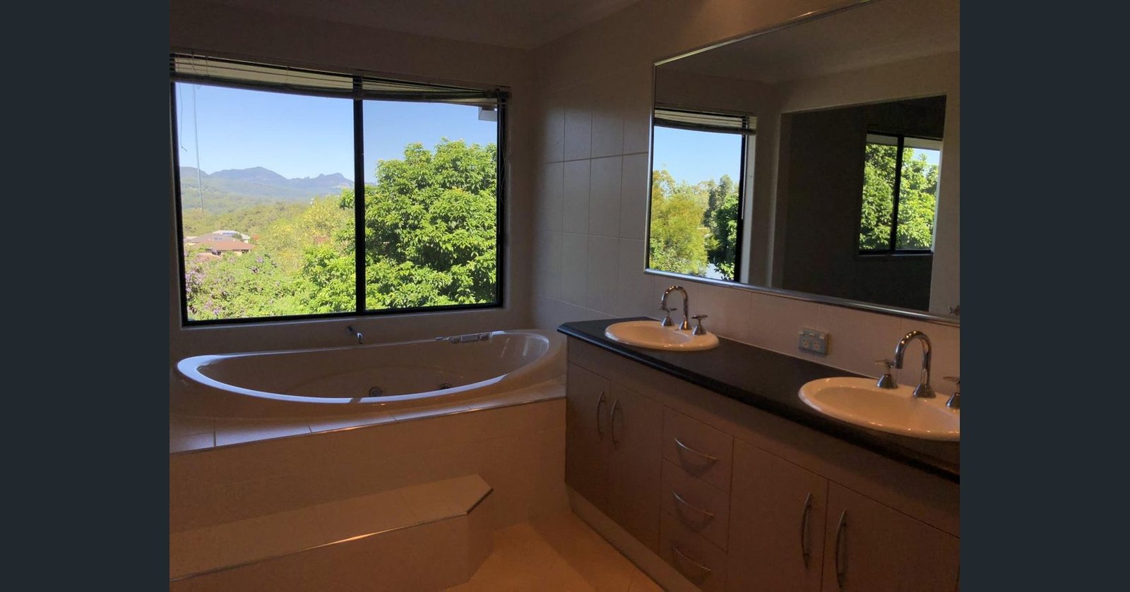 4 Royal View Close BURLEIGH HEADS 5