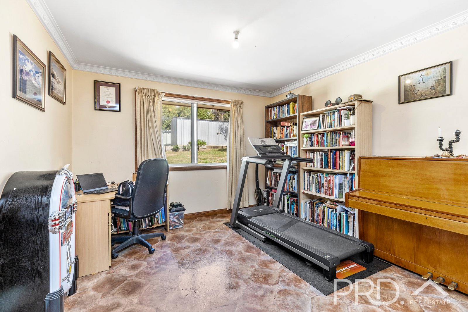 4 Royden Close BATLOW 6