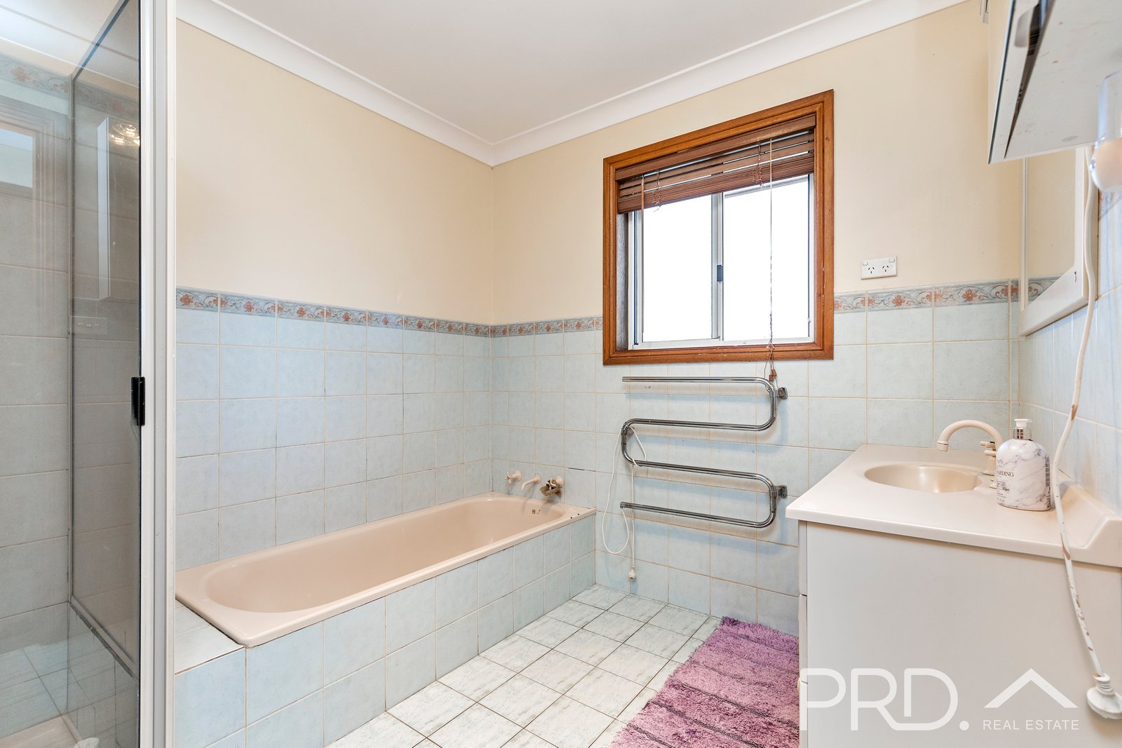 4 Royden Close BATLOW 9