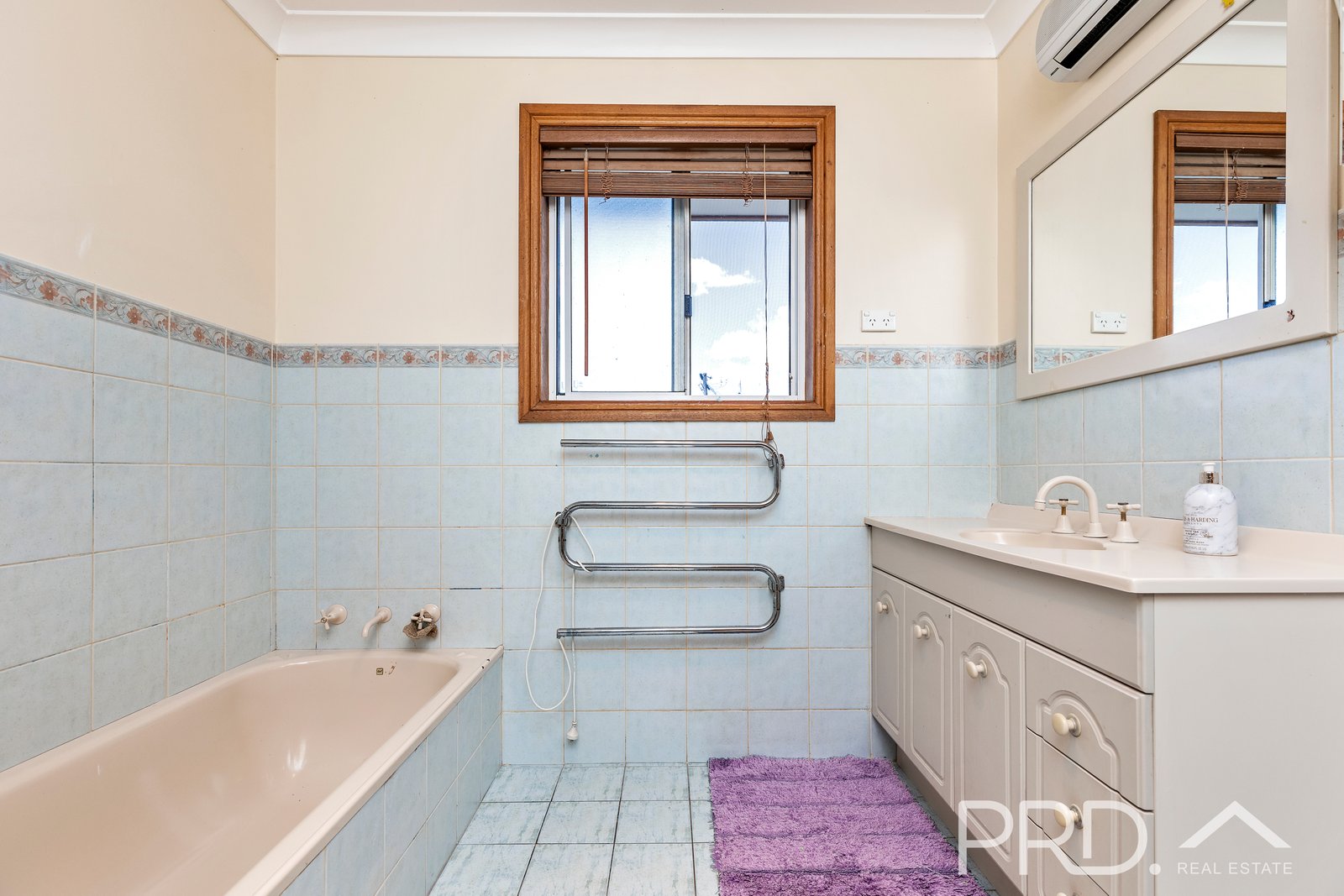 4 Royden Close BATLOW 10