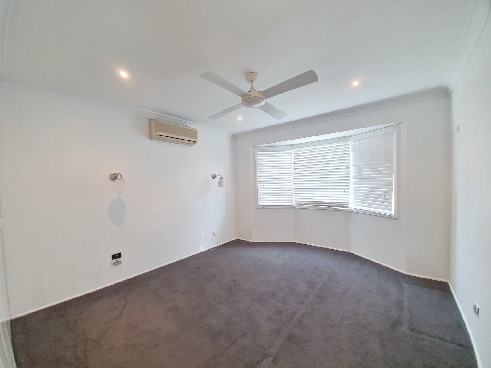 4 Rutherglen Drive, ST ANDREWS NSW 2566