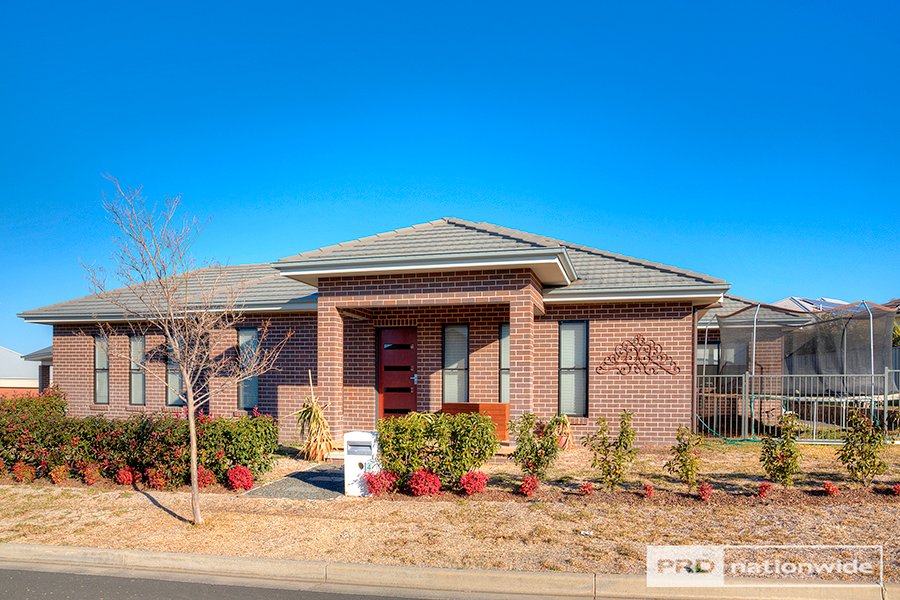 4 Sanctuary Place TAMWORTH 1