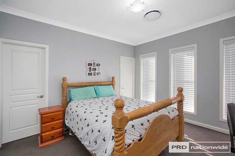 4 Sanctuary Place TAMWORTH 5