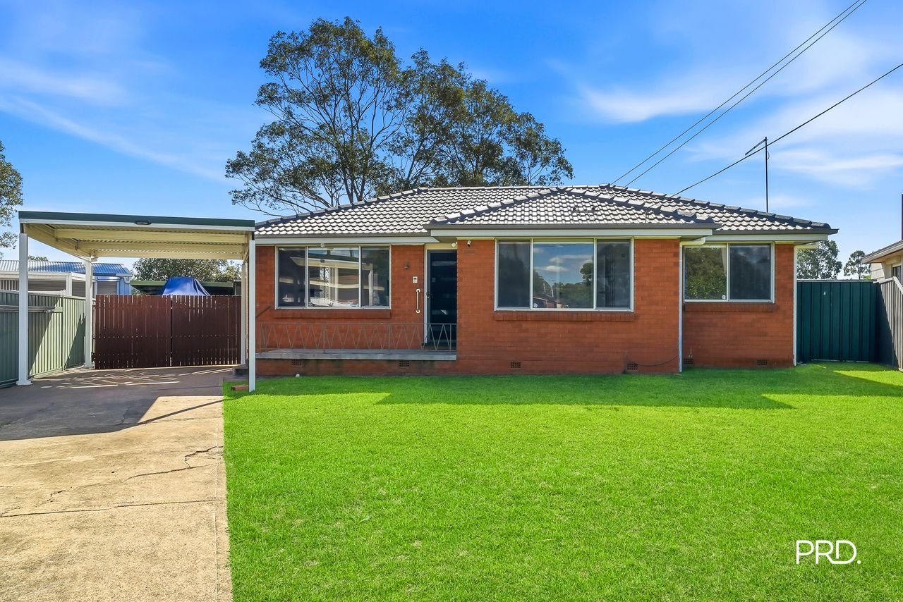 4 Sandra Place SOUTH PENRITH 1