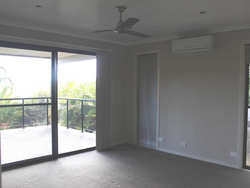 4 Sayre Crescent BOYNE ISLAND 7