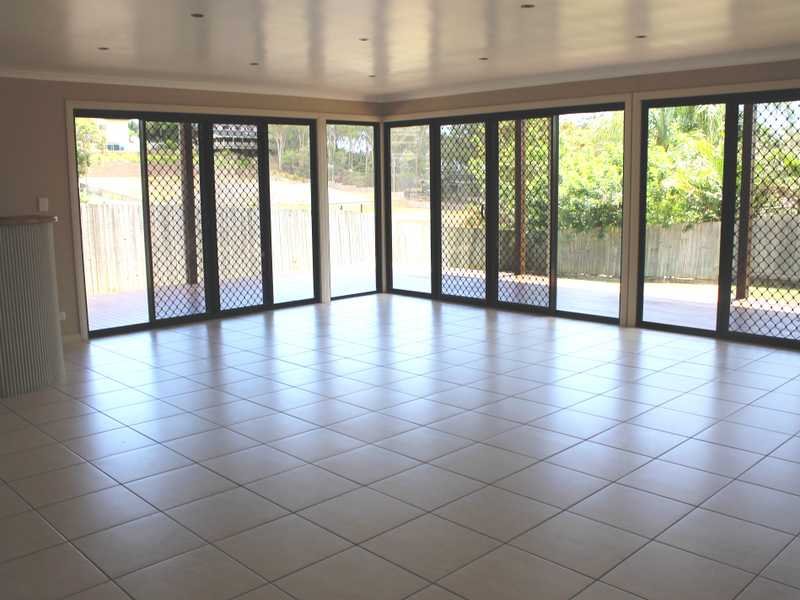 4 Sayre Crescent BOYNE ISLAND 10