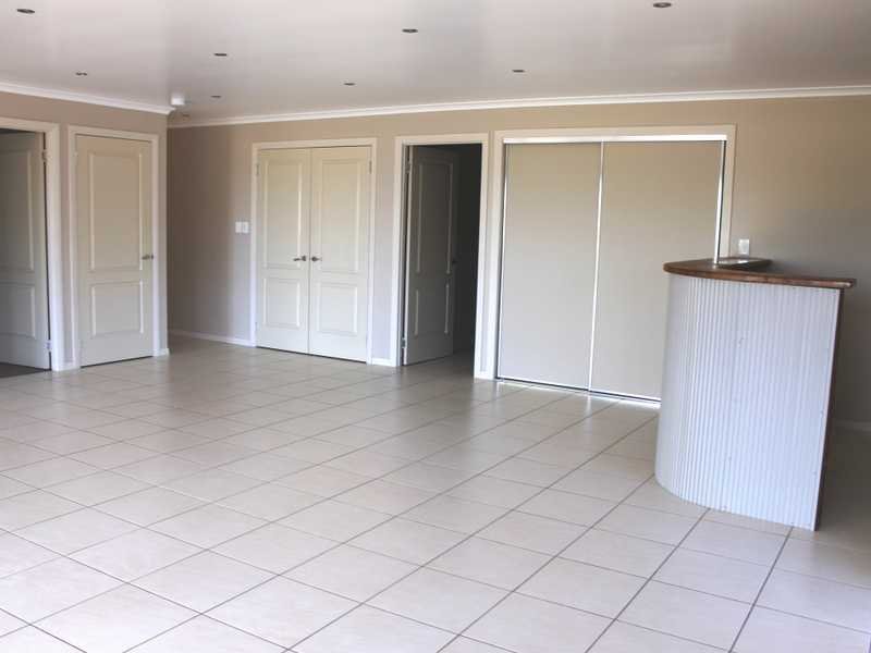 4 Sayre Crescent BOYNE ISLAND 11