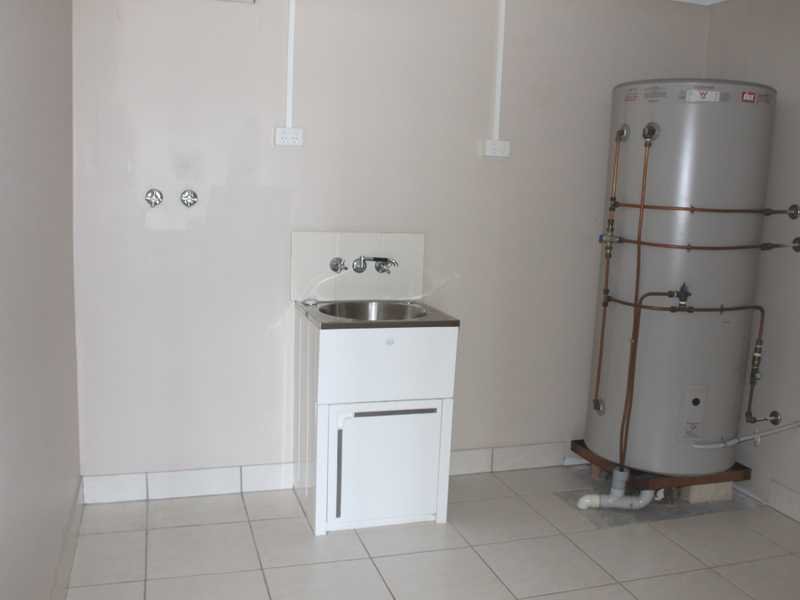 4 Sayre Crescent BOYNE ISLAND 12