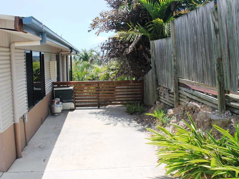 4 Sayre Crescent BOYNE ISLAND 15