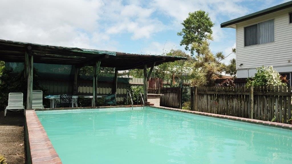 4 Schnapper Street CANNONVALE 4