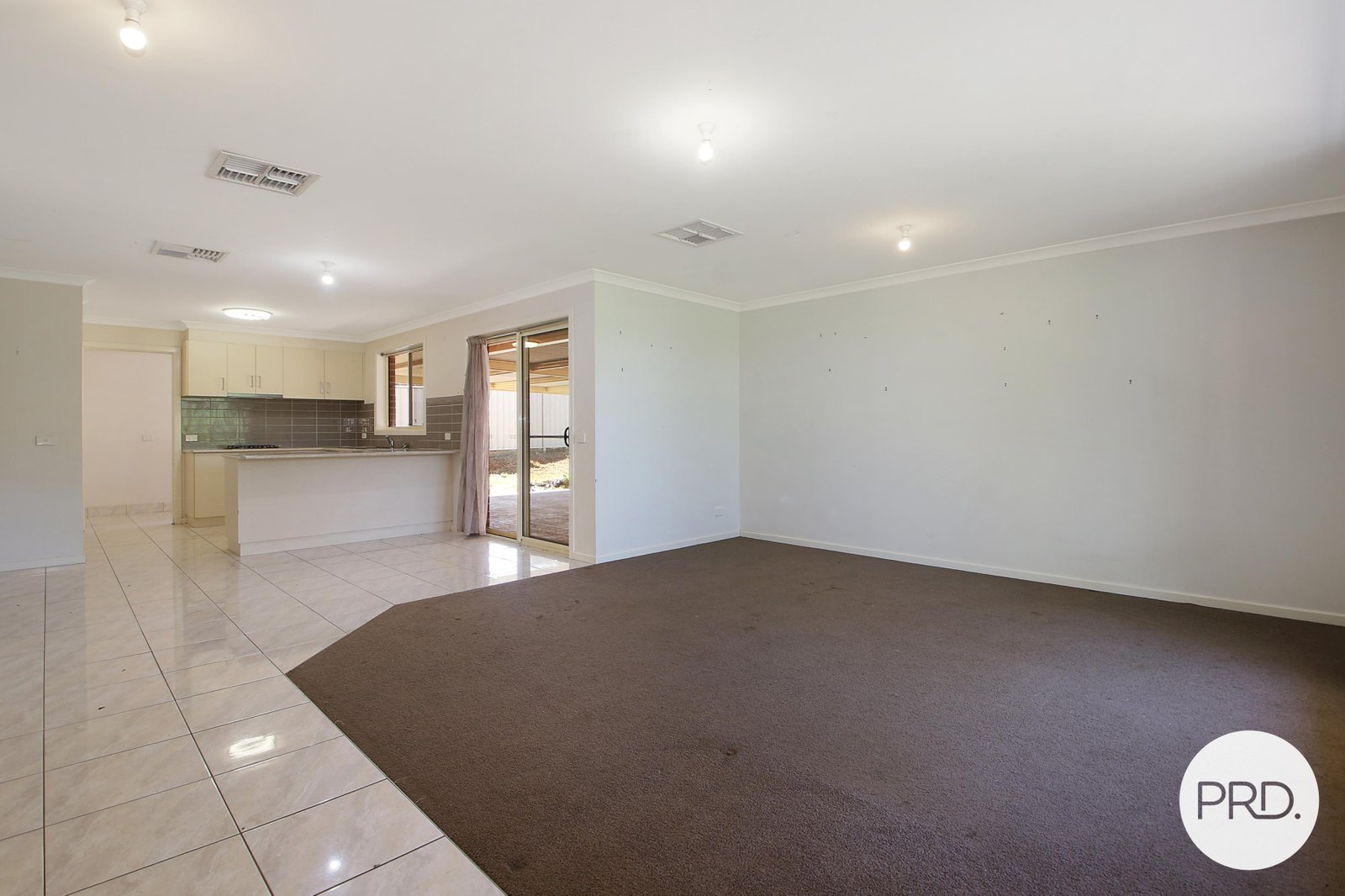 4 Scott Place THURGOONA 3