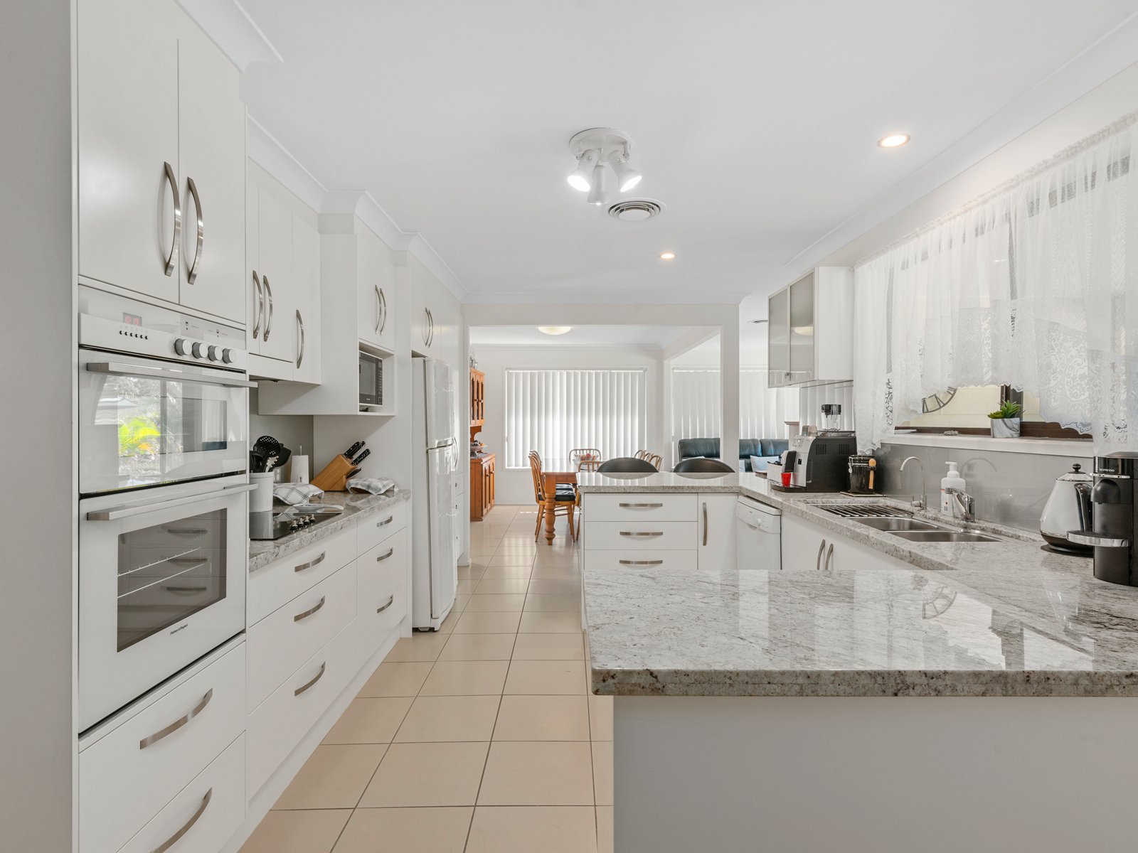 4 Seaview Parade ELANORA 6