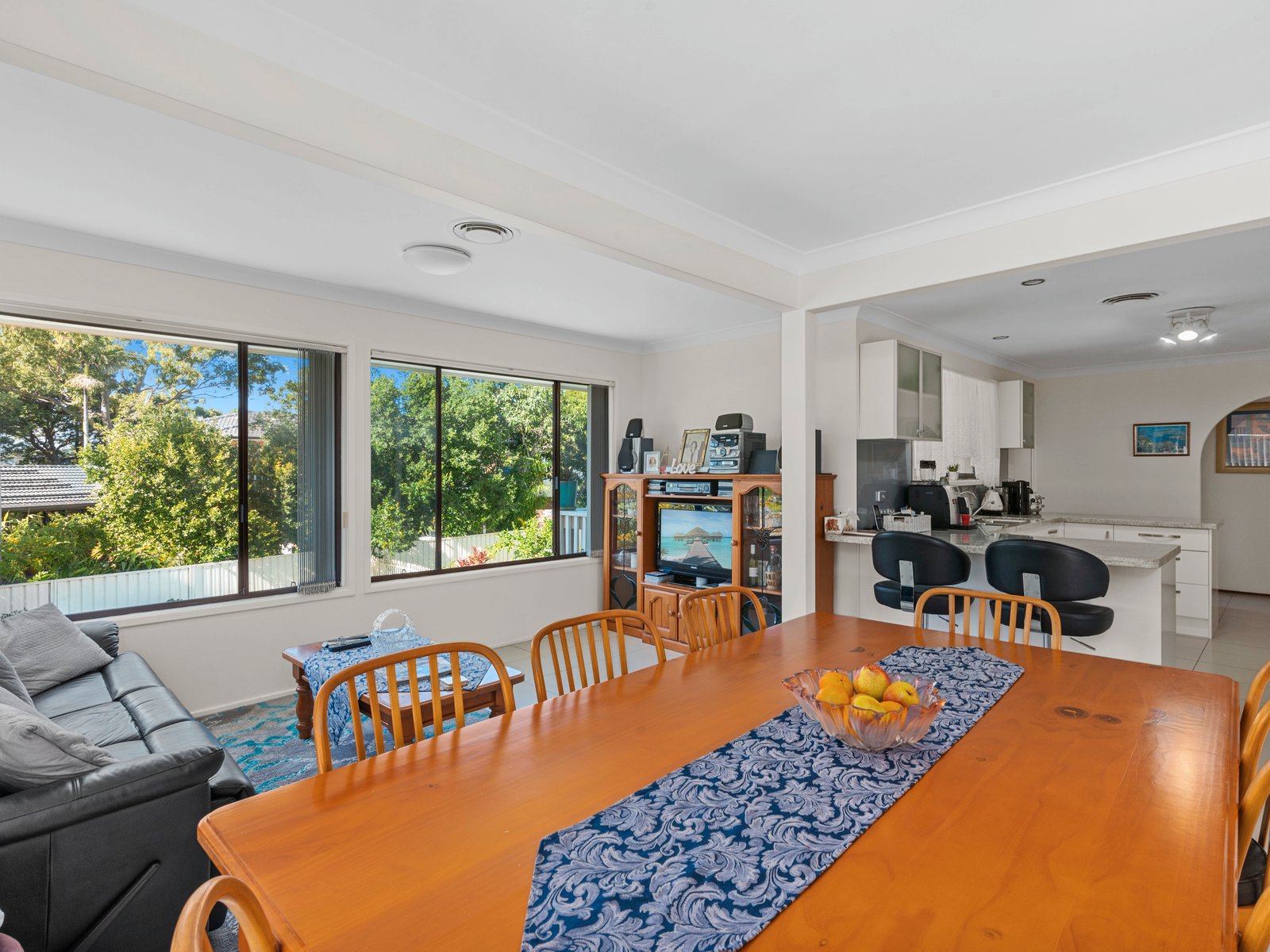 4 Seaview Parade ELANORA 7