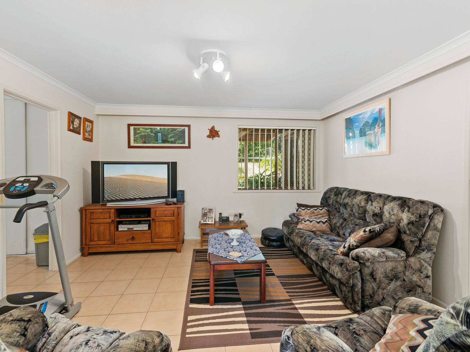 4 Seaview Parade ELANORA 9