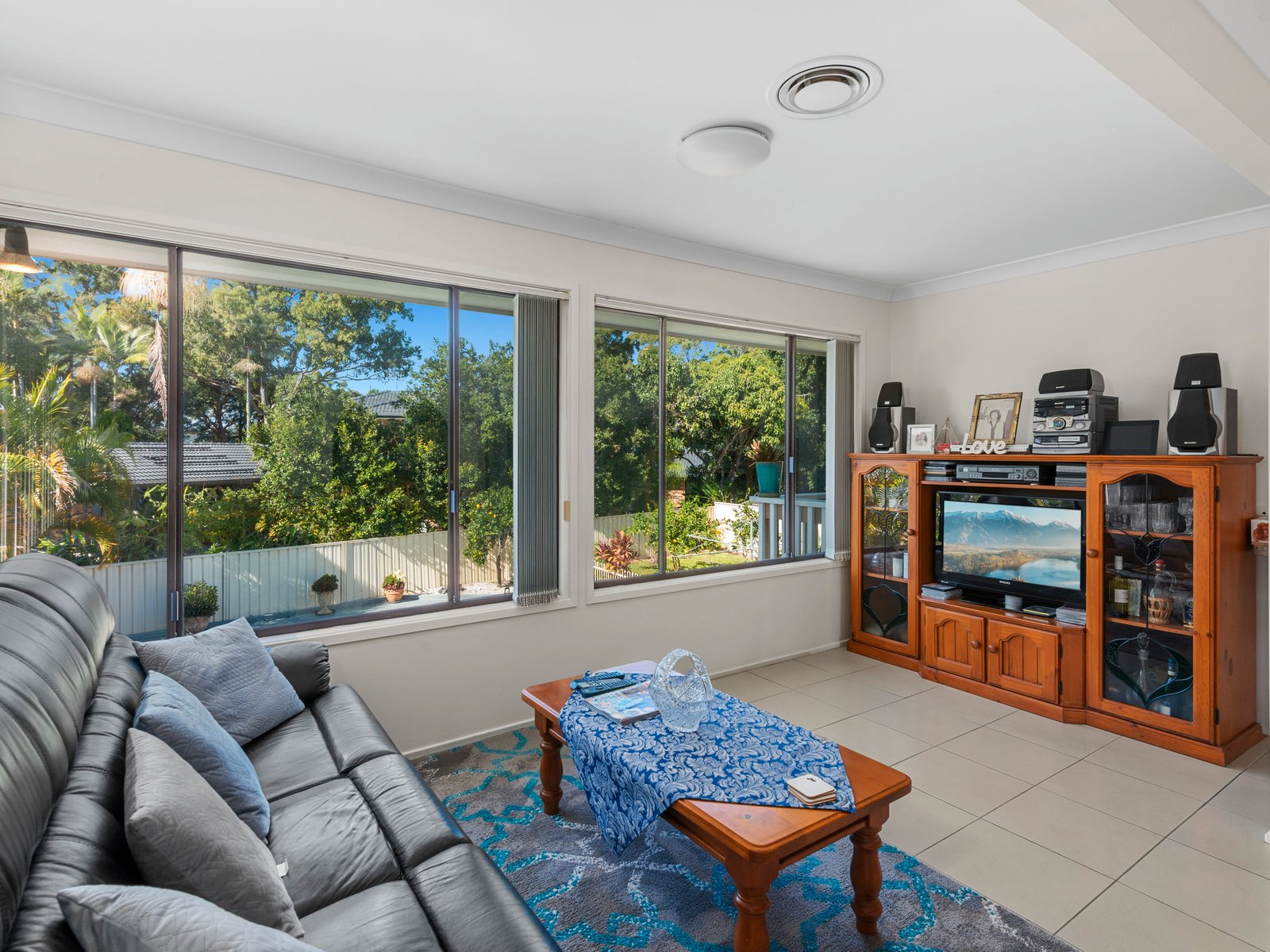 4 Seaview Parade ELANORA 10