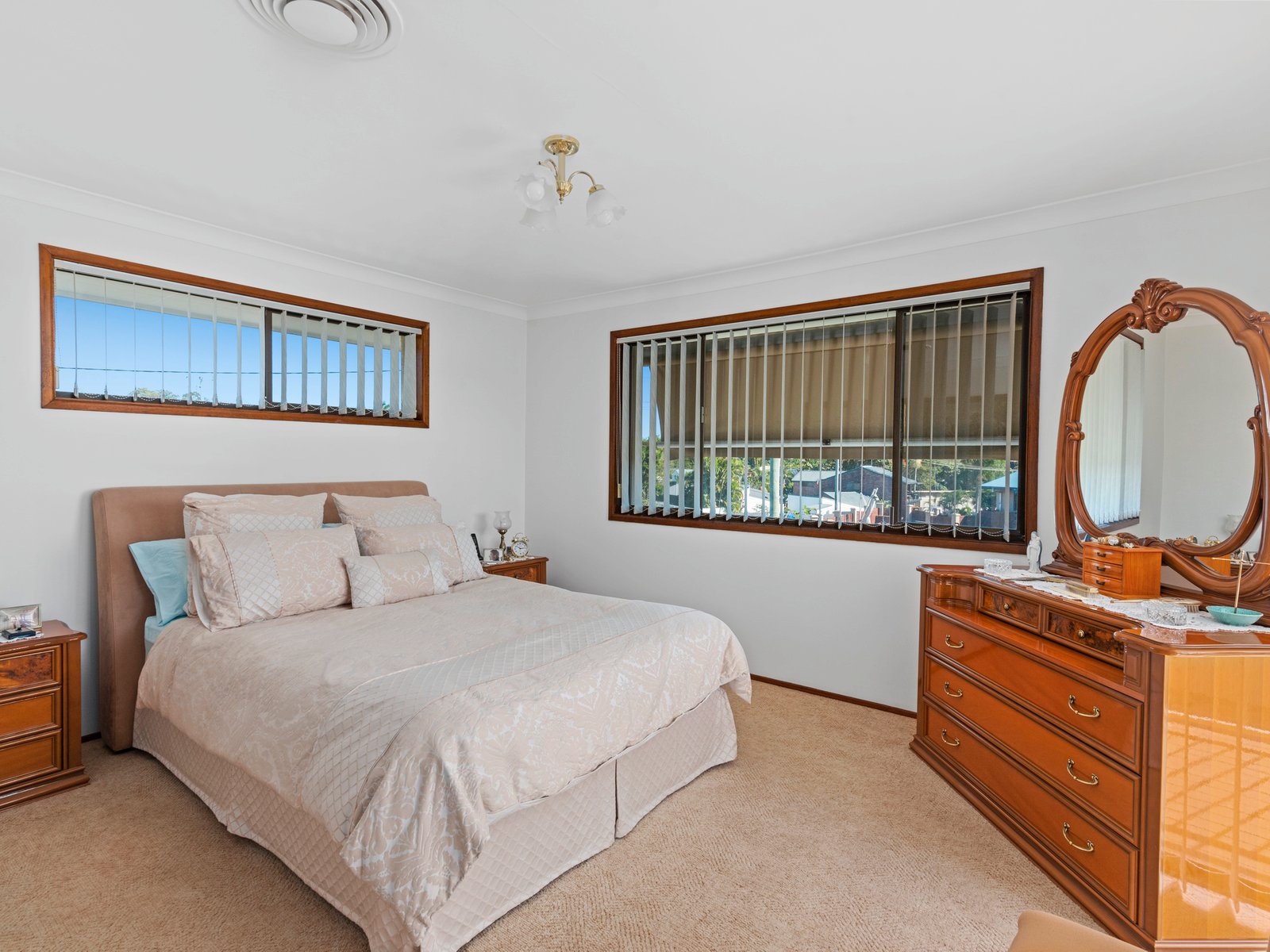 4 Seaview Parade ELANORA 12