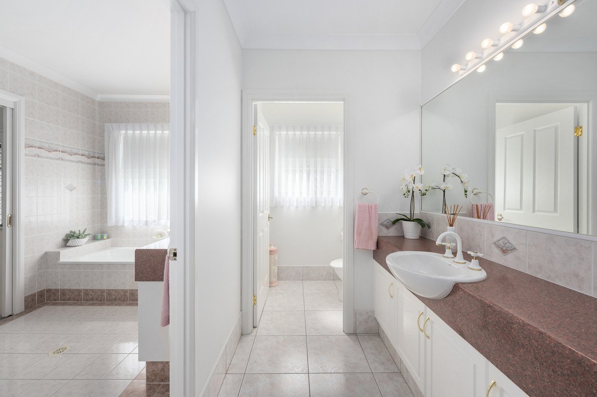 4 Seychelles Court Burleigh Waters 11