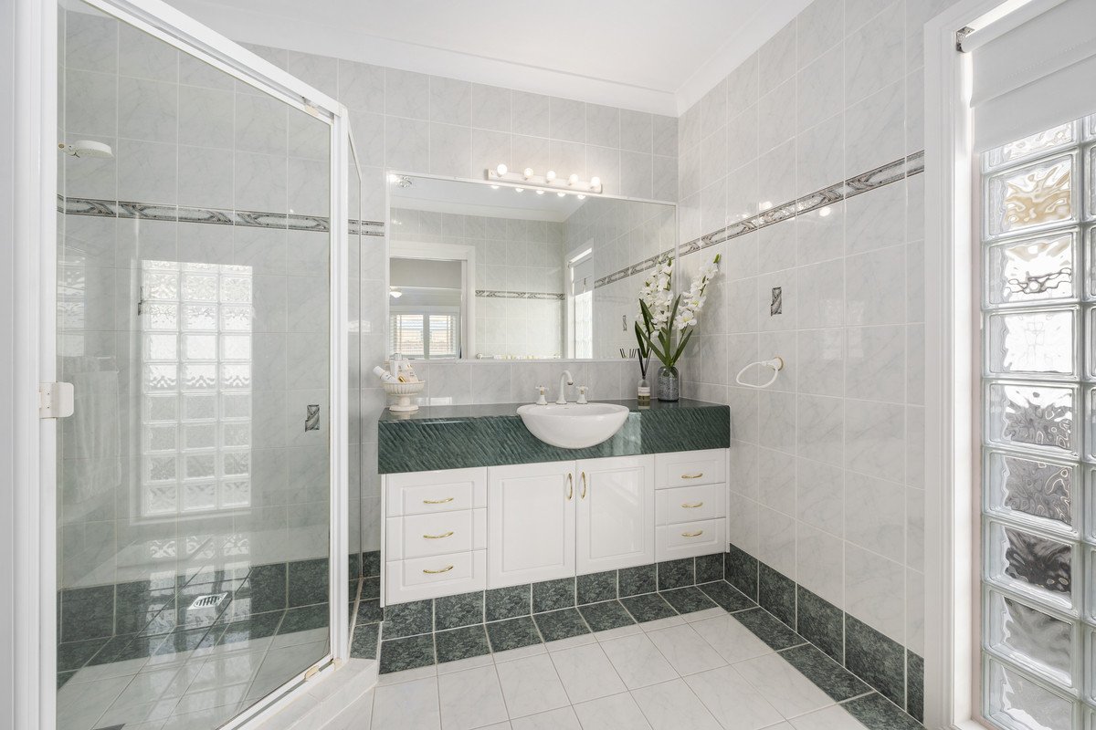 4 Seychelles Court Burleigh Waters 13